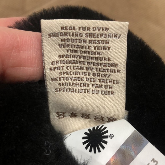 UGG Shearling-Trim Leather Gloves - Picture 5 of 5